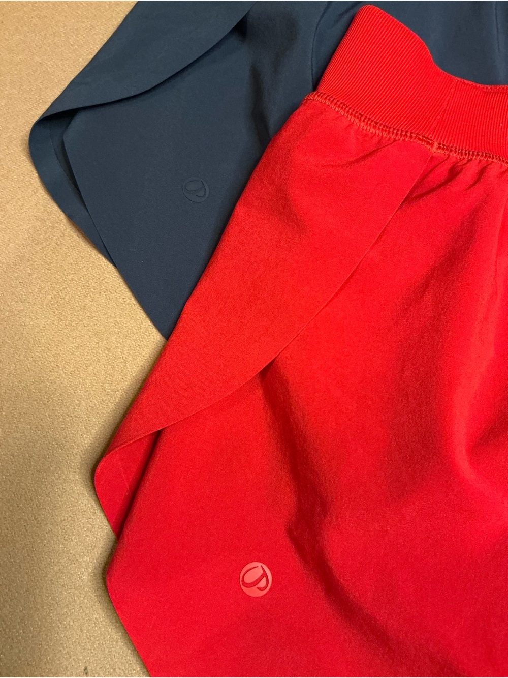 CRZ YOGA Feathery-Fit Soft Dolphin Lined Shorts 3" โข Set of 2 โข Size Small - Picture 4 of 13